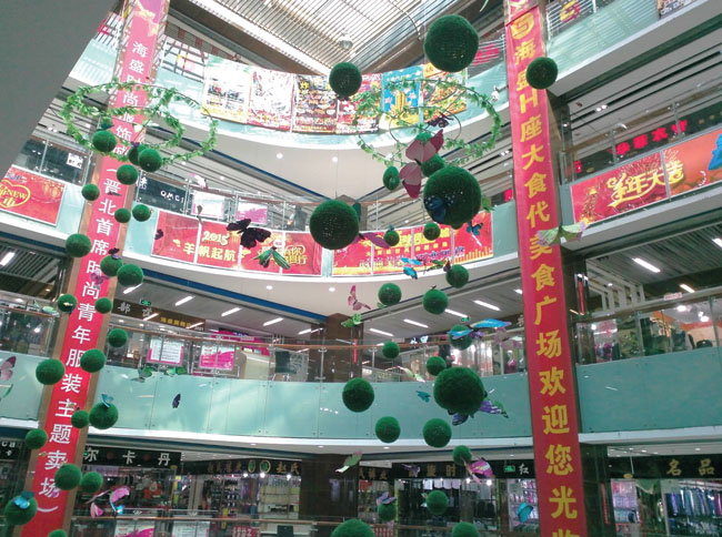 海盛时尚服饰商厦中空区灯箱